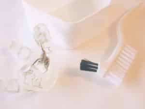 A sleep apnea dental device and brush to clean it. 